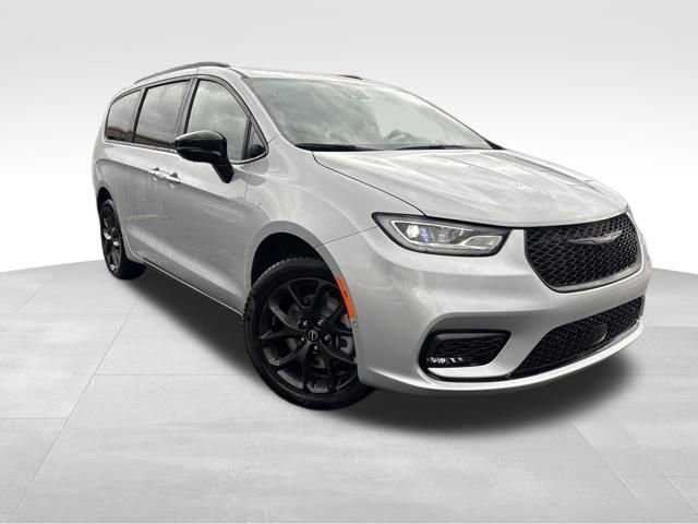 New 2026 Chrysler Pacifica Limited