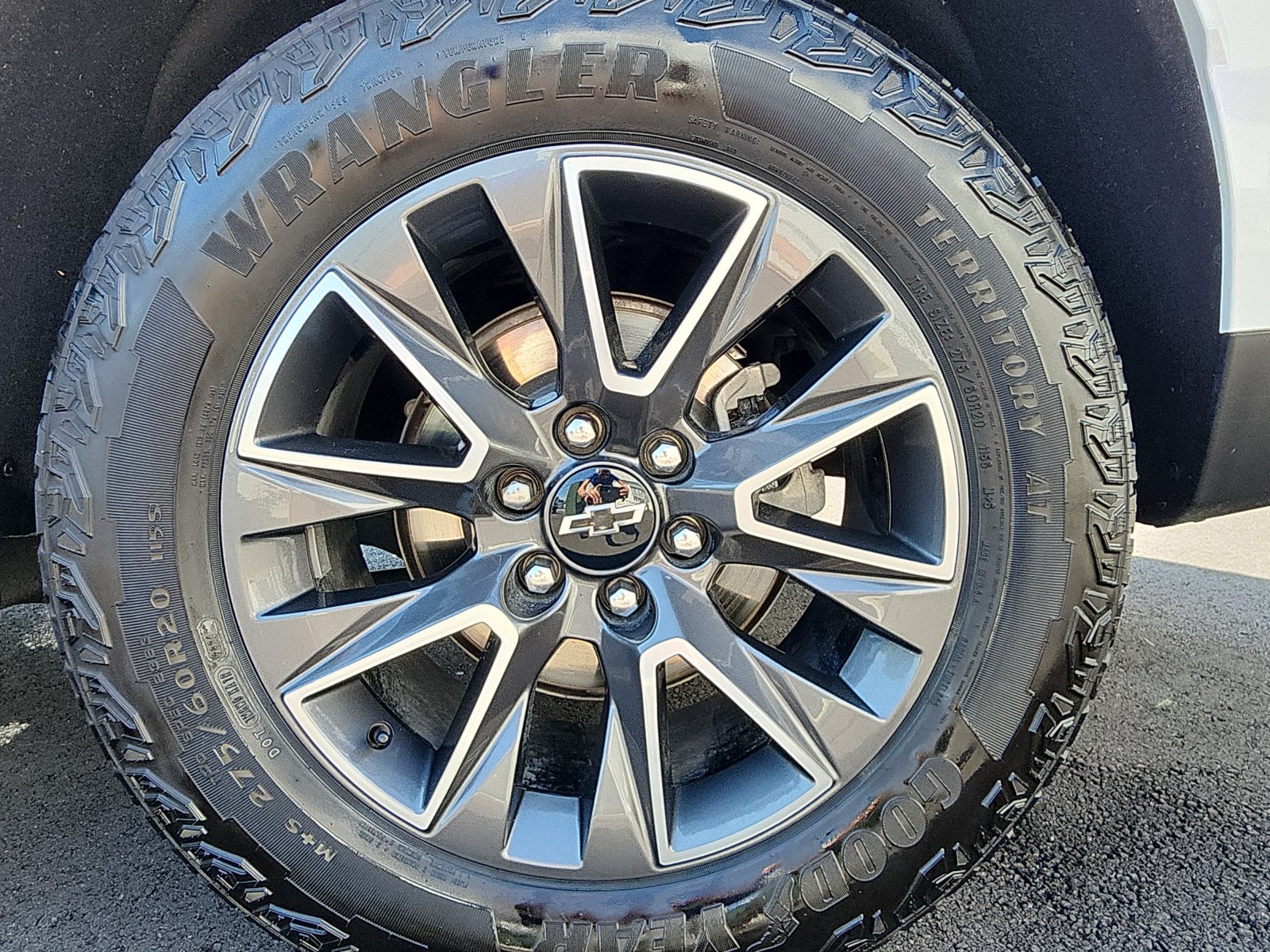 Used 2024 Chevrolet Tahoe Z71 w/ Luxury Package AWD/4WD image 9