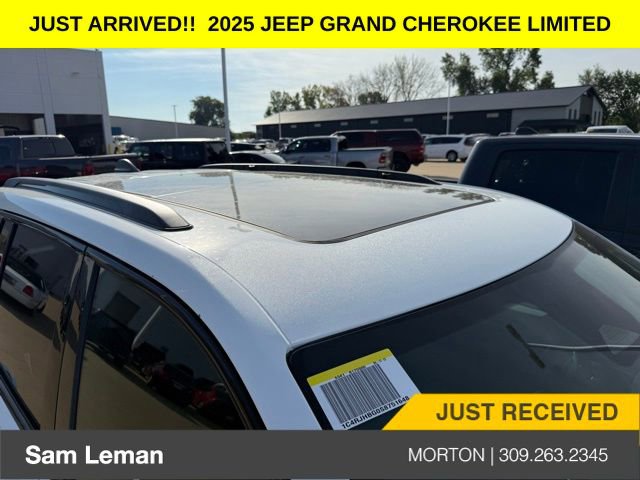 New 2025 Jeep Grand Cherokee Limited w/ Black Appearance Package image 7