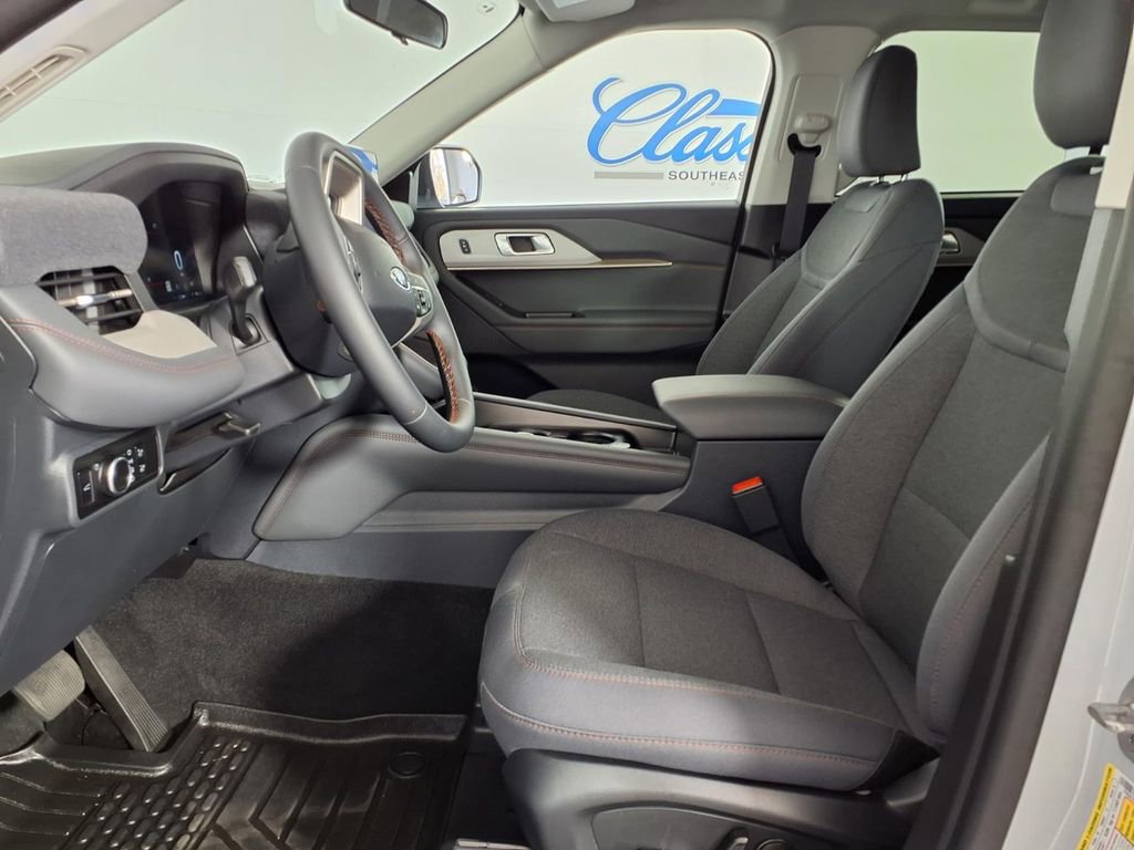 Used 2025 Ford Explorer Active image 12