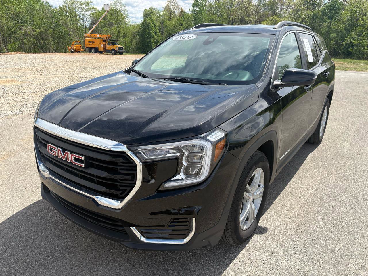Used 2024 GMC Terrain SLE w/ Driver Convenience Package FWD image 7