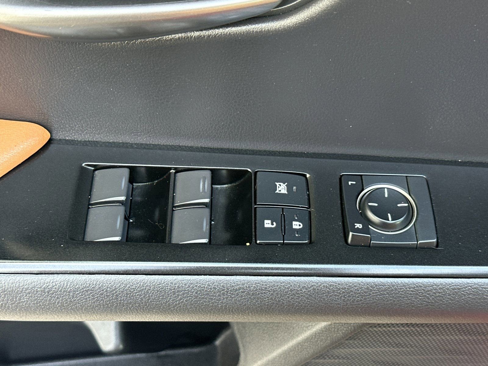 Used 2022 Lexus UX 250h w/ Accessory Package (Z2) AWD/4WD image 12