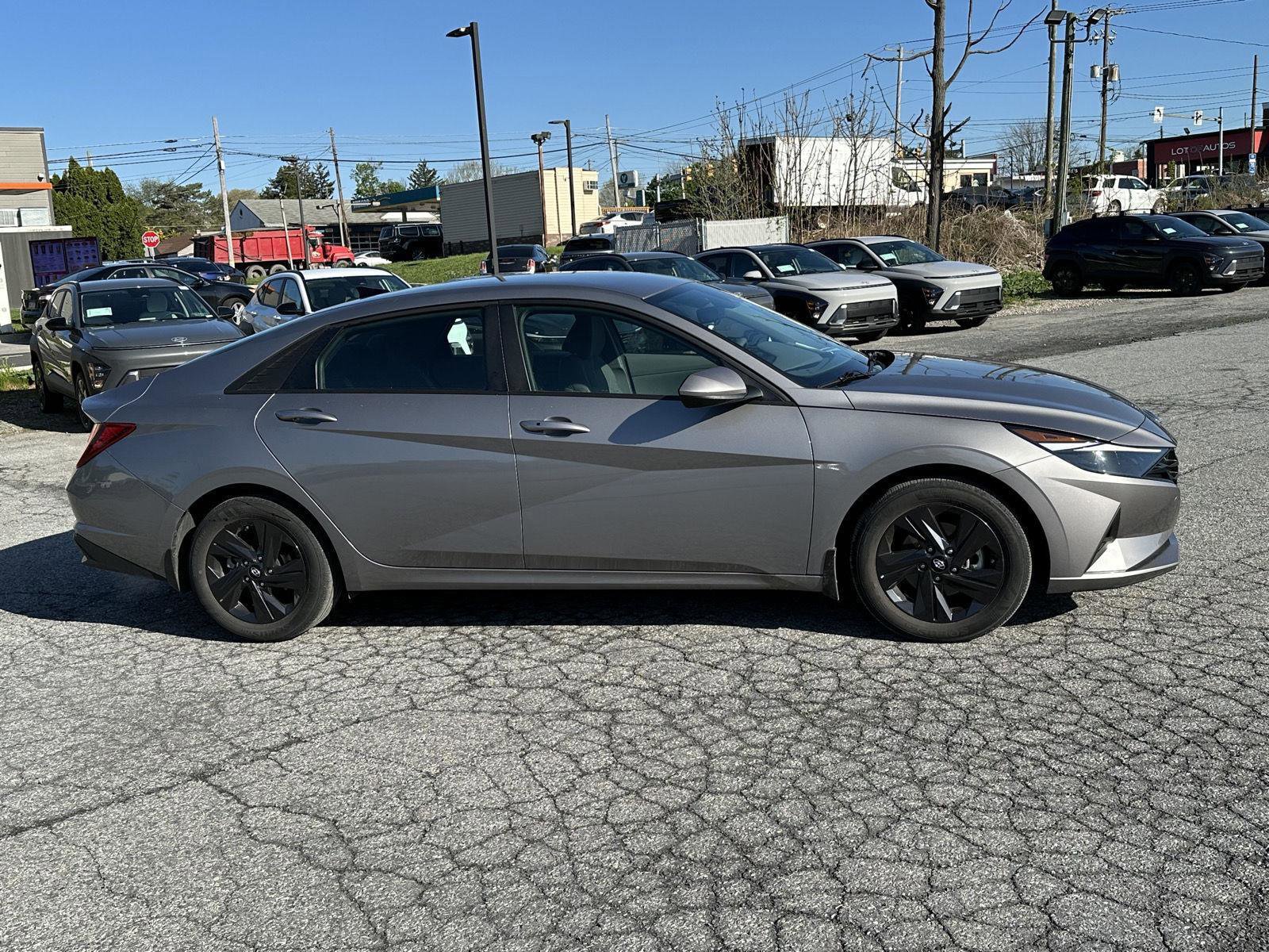 Used 2023 Hyundai Elantra SEL w/ Winter Weather Package image 9