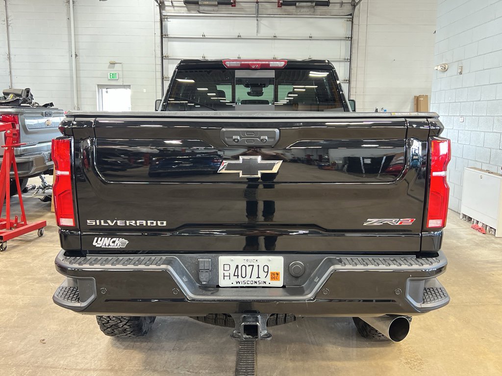 Used 2024 Chevrolet Silverado 2500 ZR2 w/ Technology Package image 3