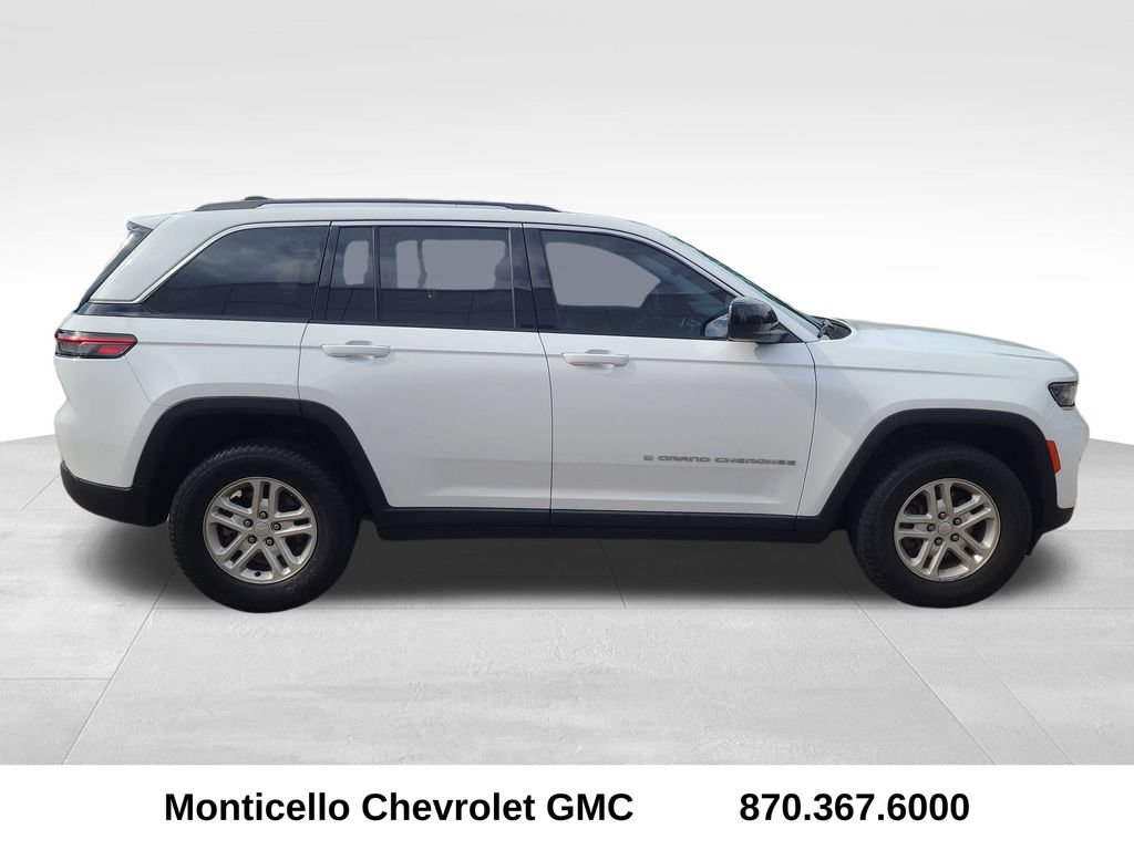 Used 2023 Jeep Grand Cherokee Laredo w/ Luxury Tech Group I AWD/4WD image 8