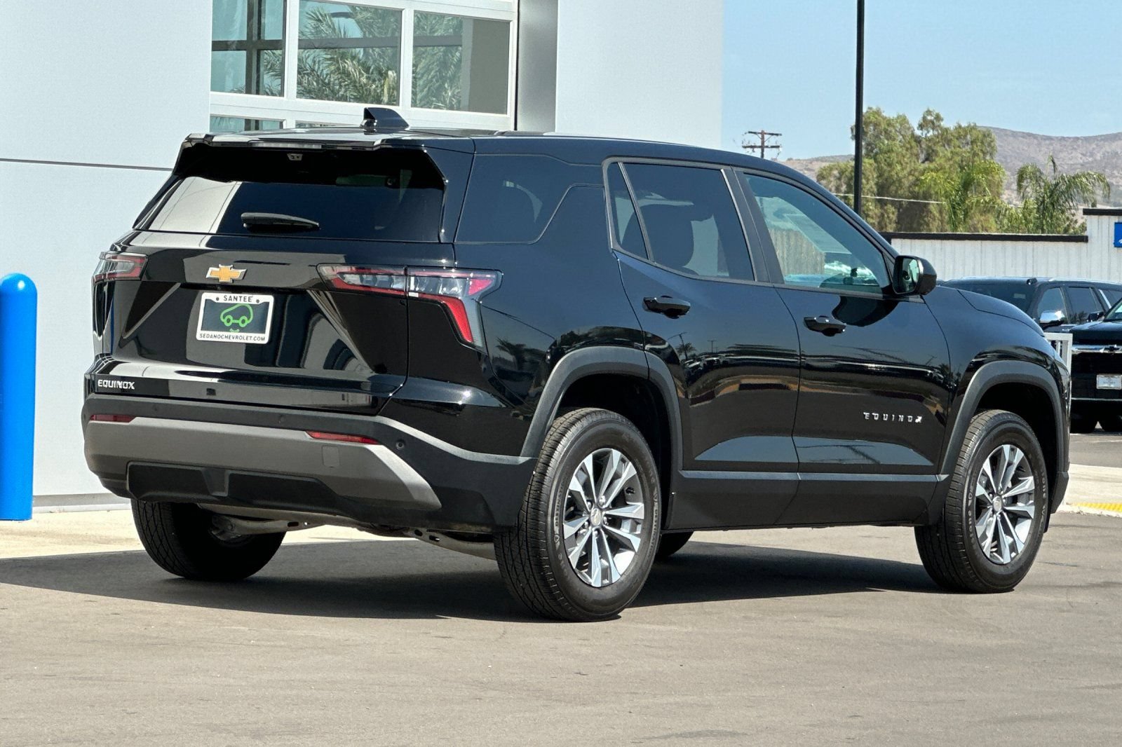 Used 2025 Chevrolet Equinox LT w/ Safety and Technology Package FWD image 4