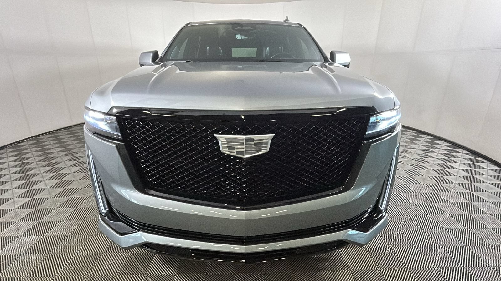 Used 2023 Cadillac Escalade Sport Platinum w/ LPO, ONYX Package AWD/4WD image 9
