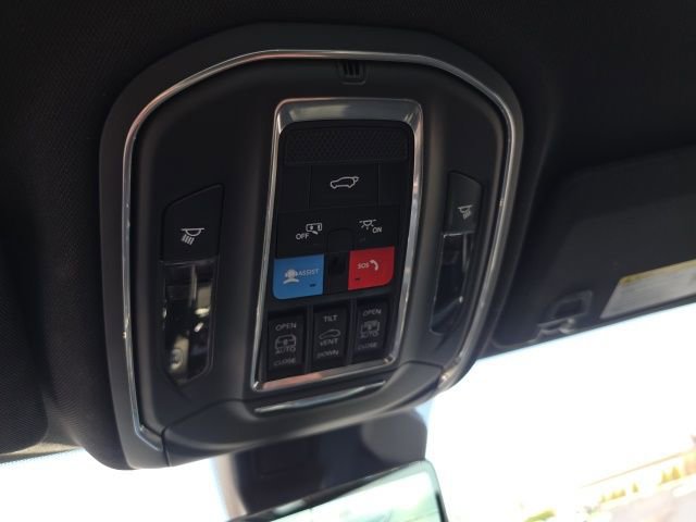 Used 2025 Jeep Grand Cherokee Overland w/ Adv Protech Group III image 34