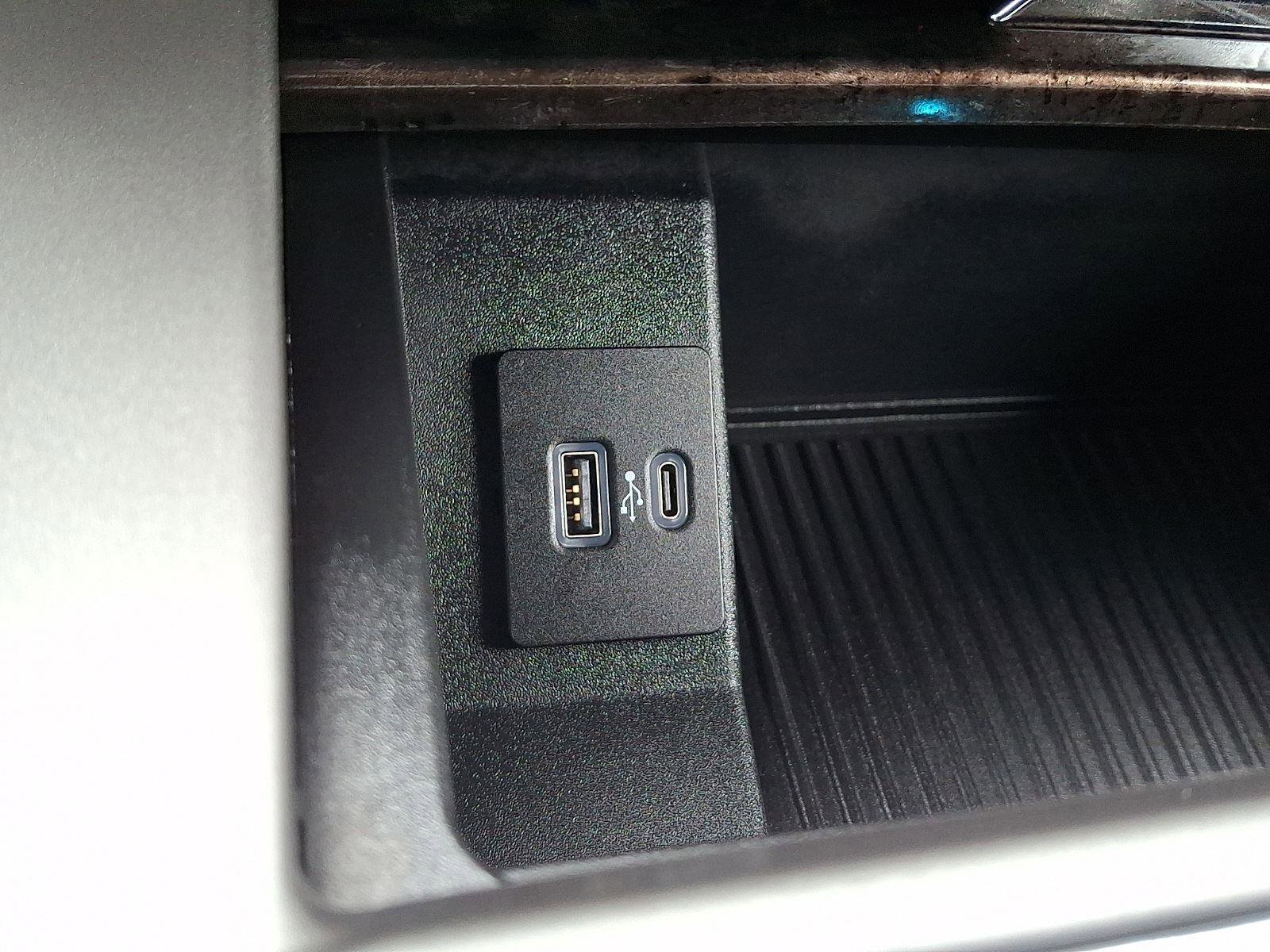 Certified 2022 Ford F350 Lariat w/ Lariat Value Package image 23