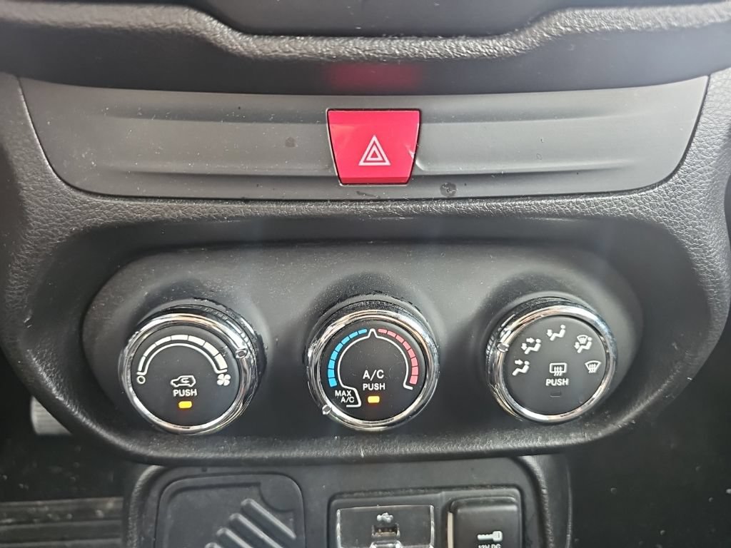 Used 2016 Jeep Renegade 75th Anniversary FWD image 41