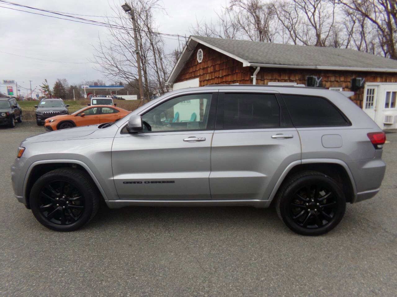 Used 2019 Jeep Grand Cherokee Altitude image 12