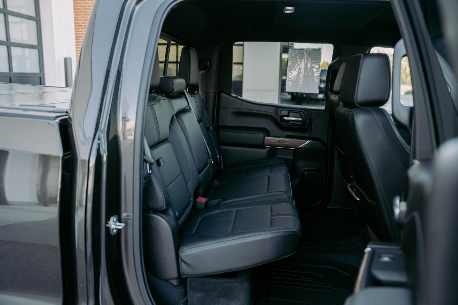 Used 2021 Chevrolet Silverado 1500 High Country w/ Technology Package image 11