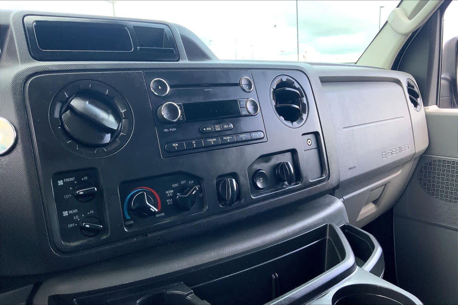 Used 2014 Ford E-350 and Econoline 350 XLT RWD image 33