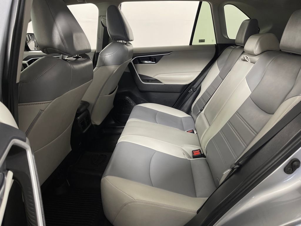 Used 2022 Toyota RAV4 XLE Premium image 13
