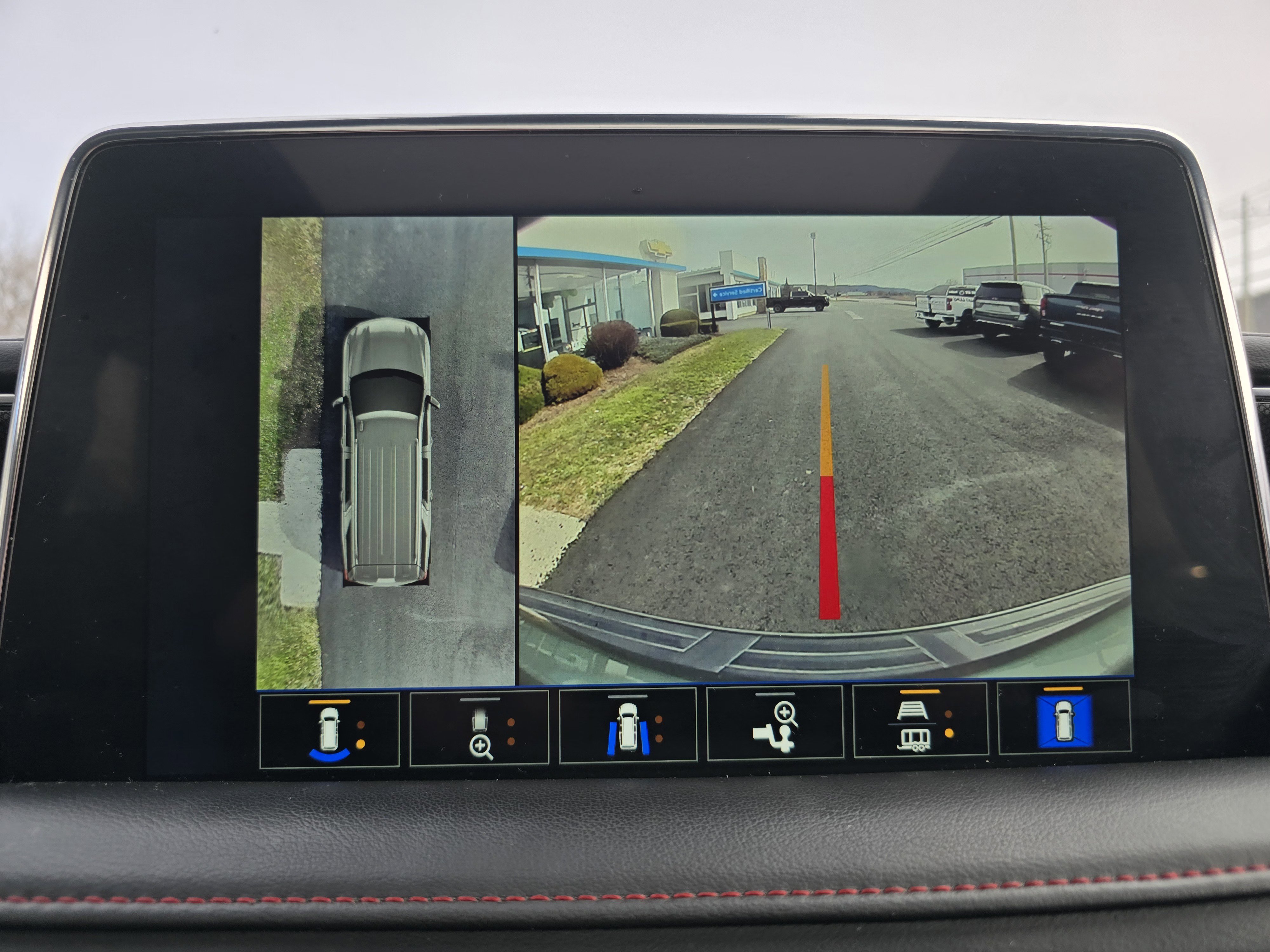 Used 2023 Chevrolet Suburban RST w/ Sport Performance Package image 31