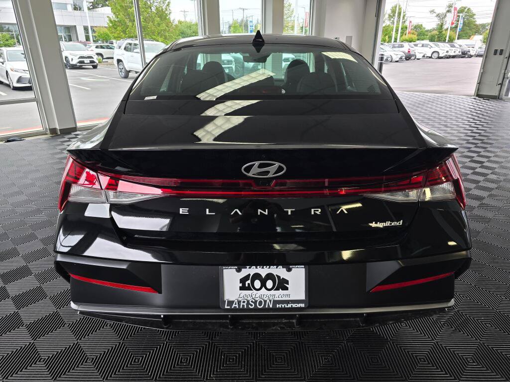 New 2026 Hyundai Elantra Limited FWD image 4