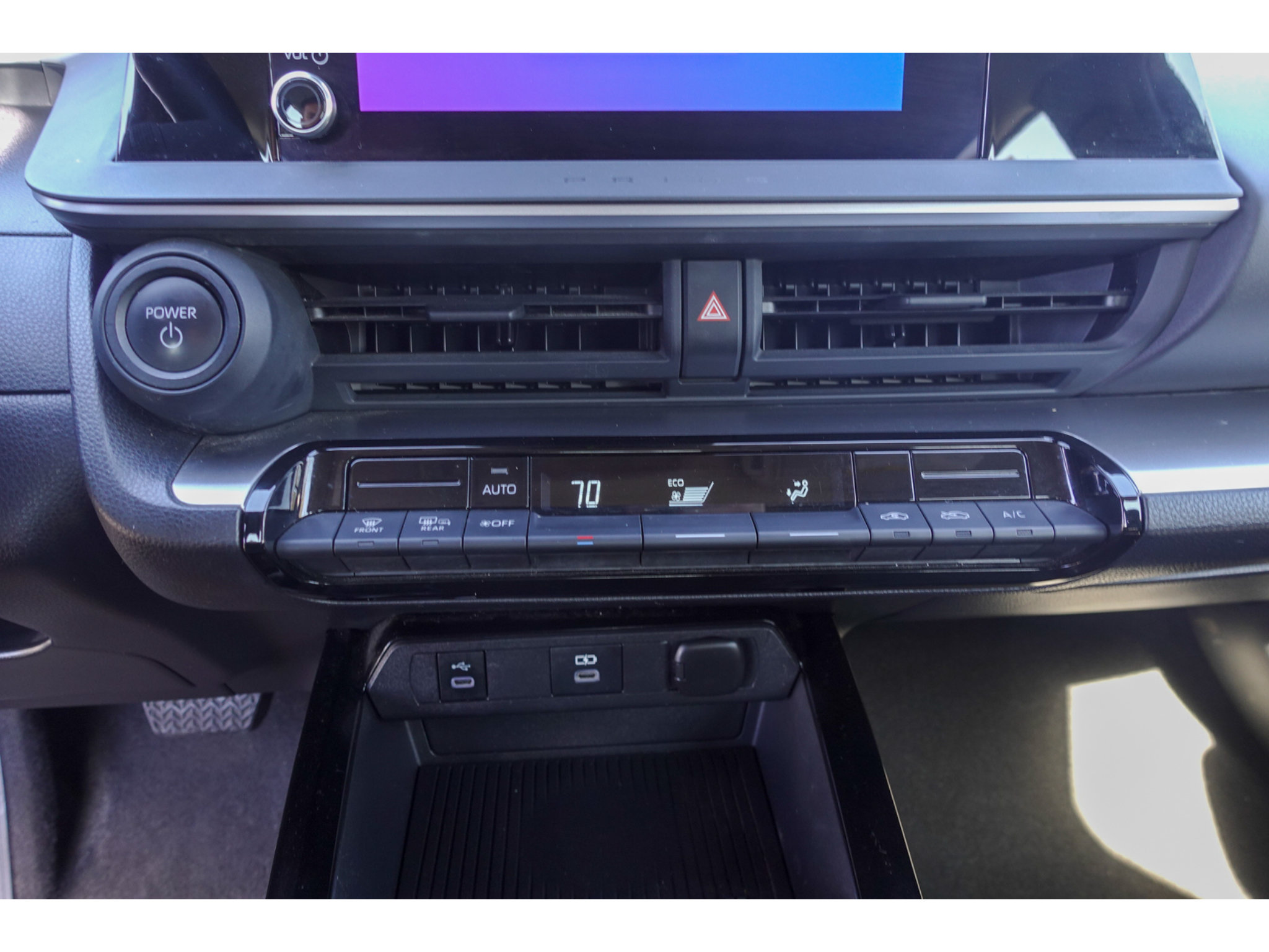 Used 2024 Toyota Prius LE FWD image 17