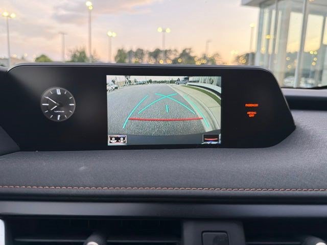 Used 2022 Lexus UX 200 w/ Premium Package FWD image 15