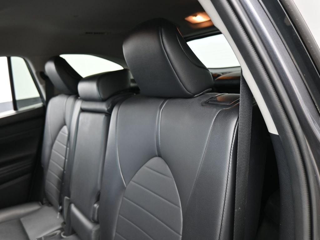 Used 2021 Toyota Highlander XLE FWD image 30