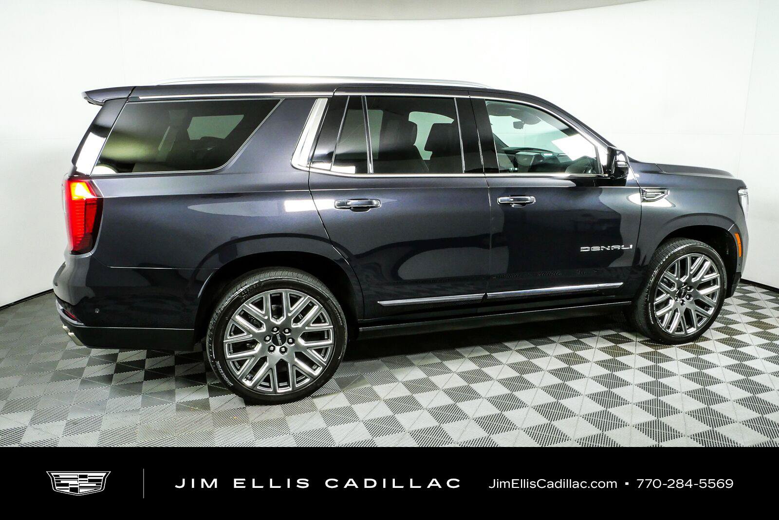 Used 2025 GMC Yukon Denali Ultimate AWD/4WD image 2