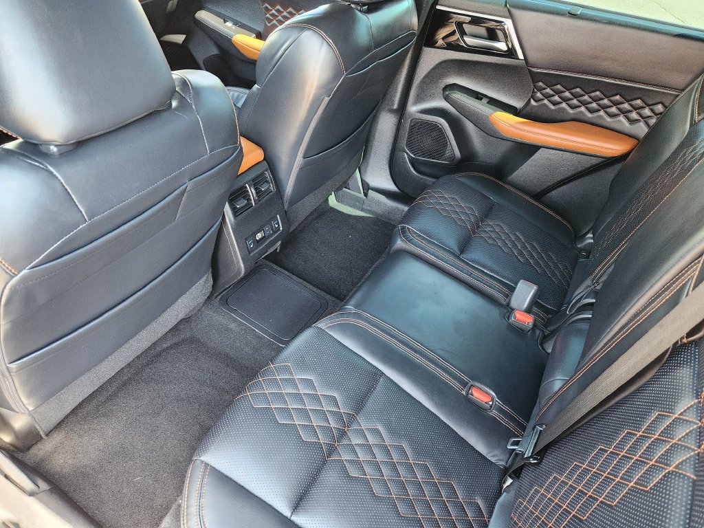 Used 2023 Mitsubishi Outlander 4WD Plug-In Hybrid image 25