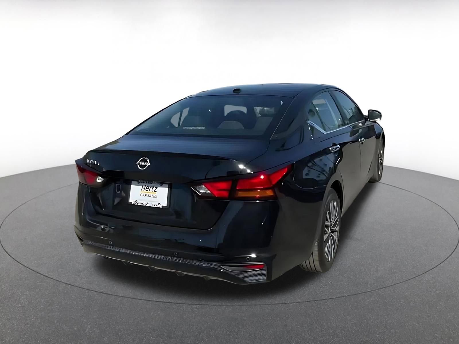 Used 2025 Nissan Altima 2.5 SV FWD image 14