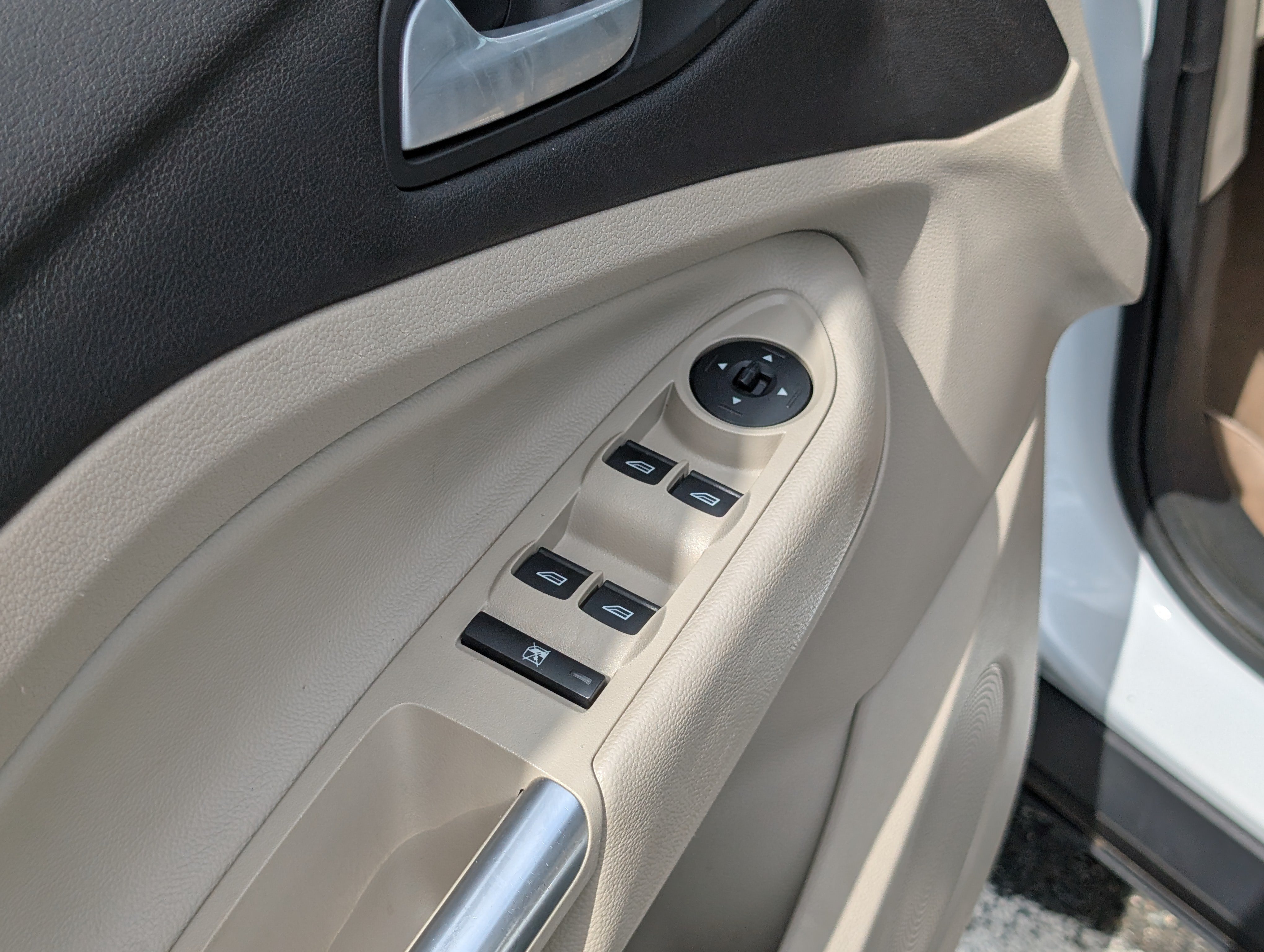 Used 2015 Ford Escape SE FWD image 17