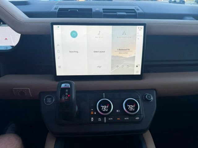 Used 2025 Land Rover Defender 110 X-Dynamic SE image 13