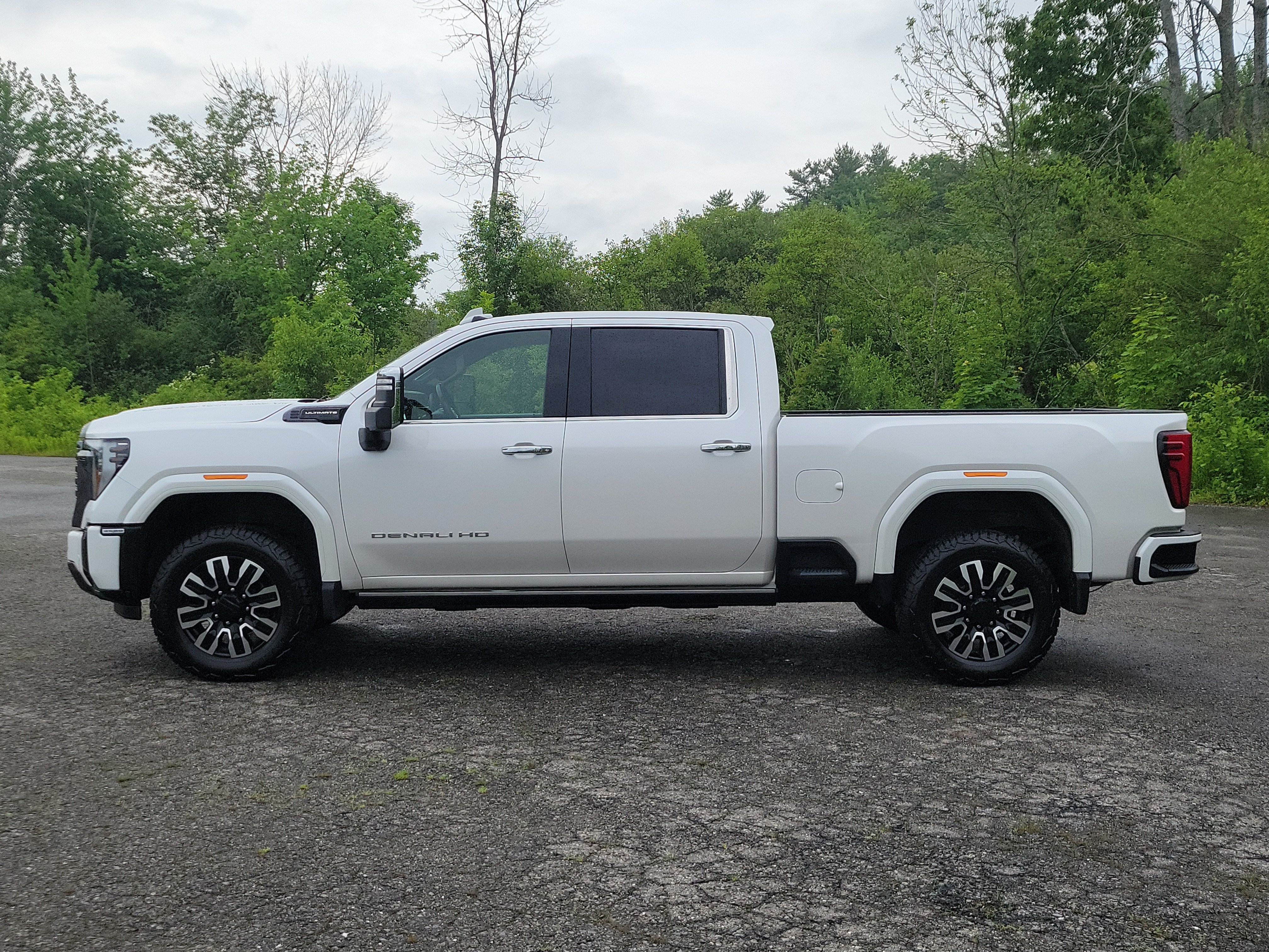 Used 2024 GMC Sierra 3500 Denali Ultimate AWD/4WD image 8