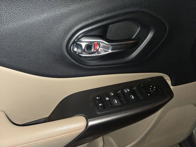 Used 2019 Jeep Cherokee Latitude w/ Popular Appearance Group image 13