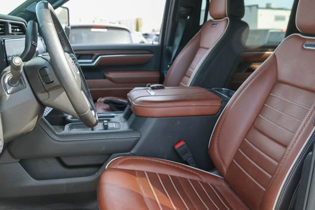 Used 2025 GMC Sierra 2500 Denali Ultimate AWD/4WD image 4