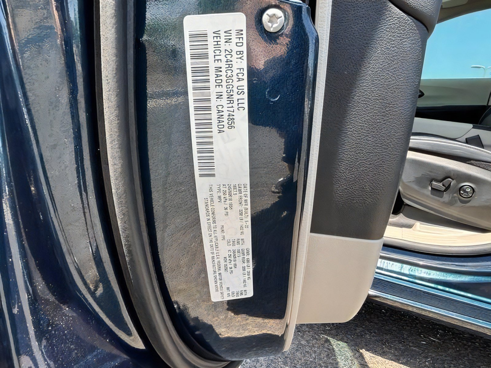 Used 2022 Chrysler Pacifica Limited w/ Uconnect Theater Family Group AWD/4WD image 33