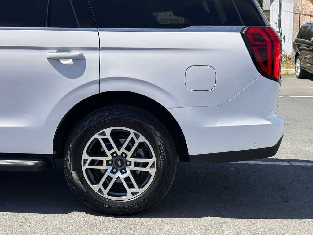 Used 2025 Ford Expedition Active AWD/4WD image 42