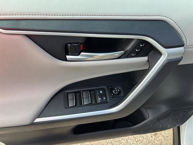 Used 2022 Toyota RAV4 Limited image 14