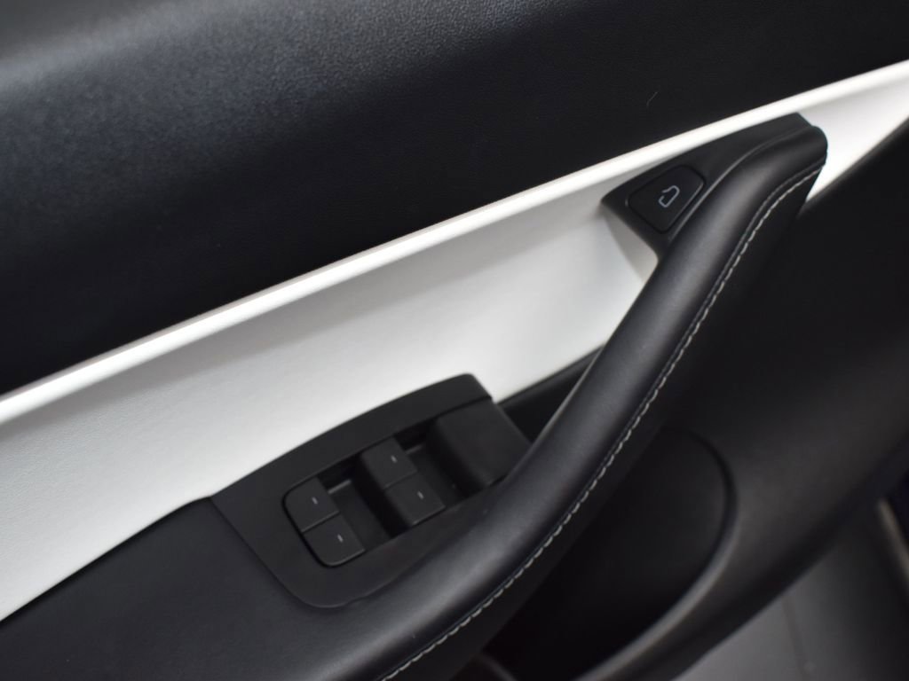 Used 2022 Tesla Model Y Performance image 13