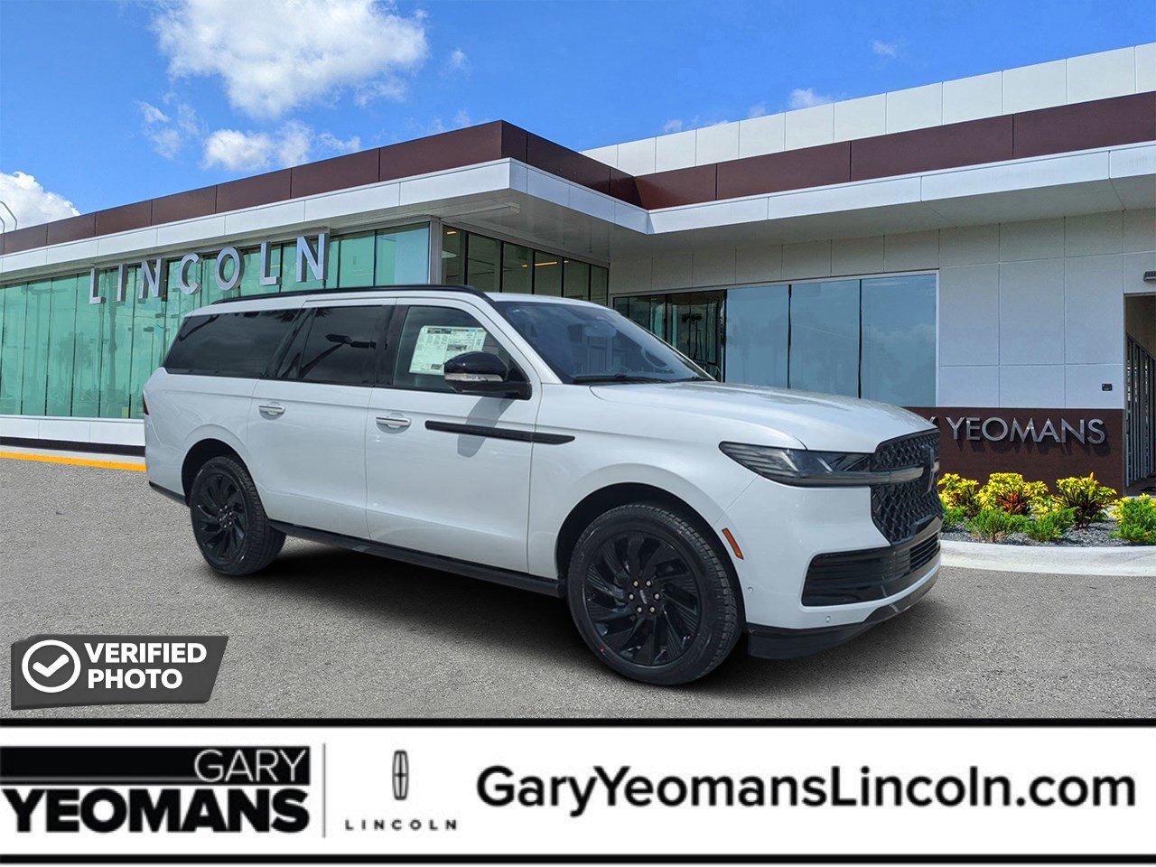 New 2025 Lincoln Navigator L Reserve w/ Jet Appearance Package