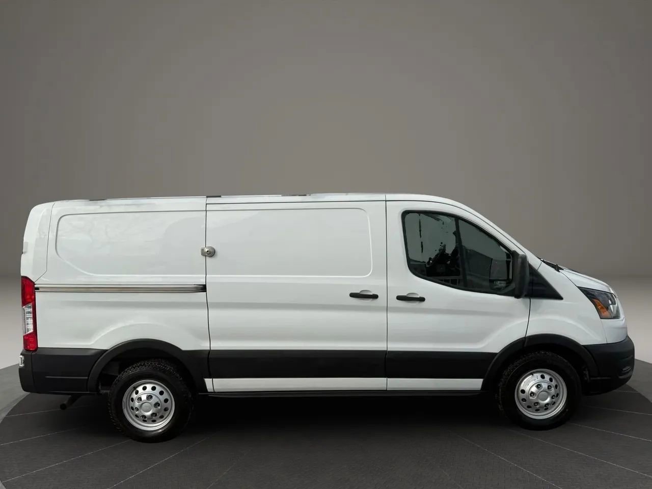 Used 2022 Ford Transit 250 Low Roof image 6