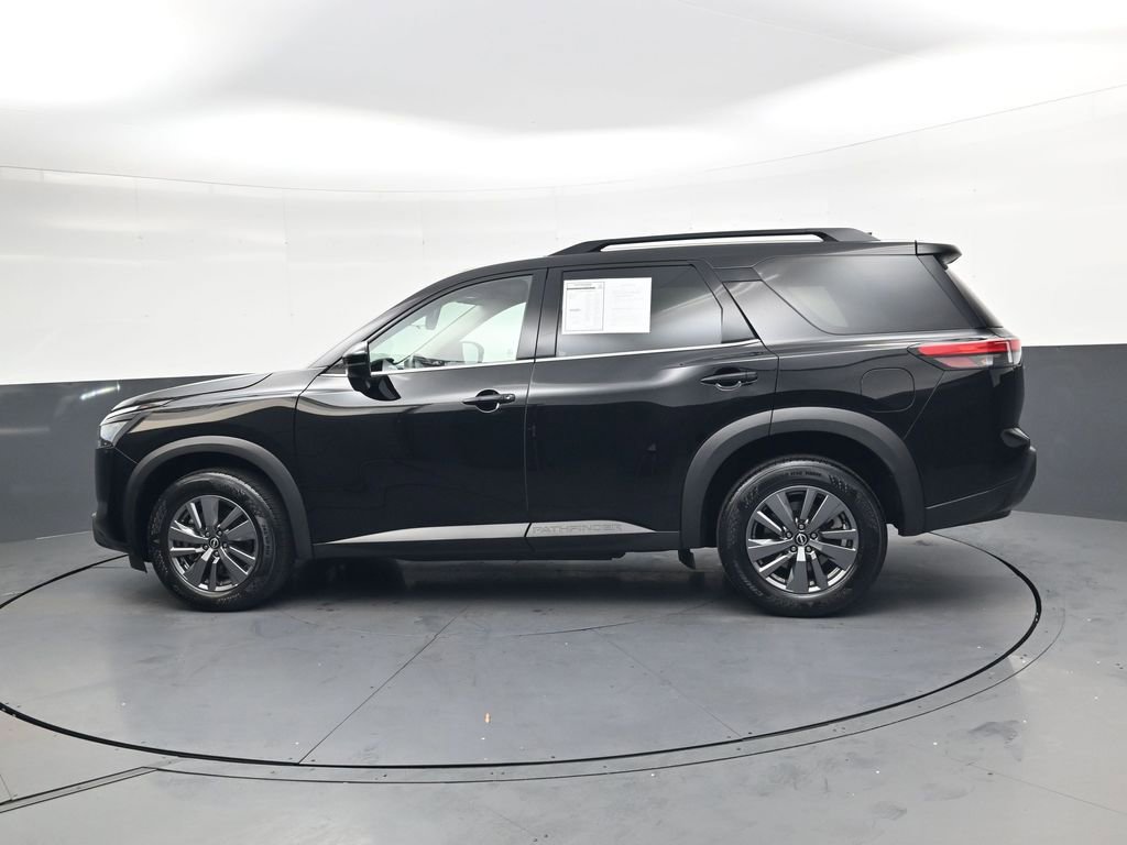 Used 2025 Nissan Pathfinder SV image 7