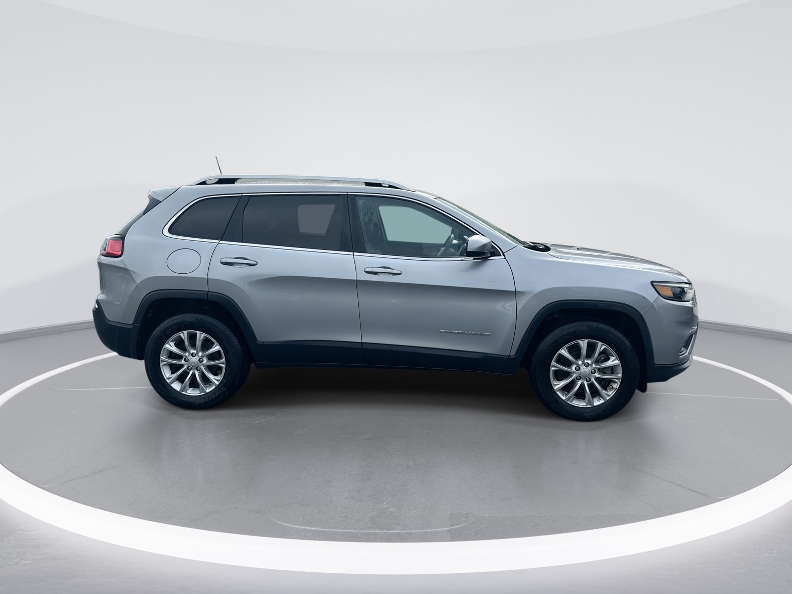 Used 2019 Jeep Cherokee Latitude w/ Cold Weather Group AWD/4WD image 10