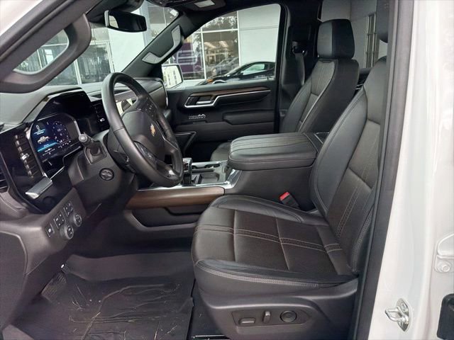 Used 2025 Chevrolet Silverado 1500 High Country w/ High Country Premium Package AWD/4WD image 7