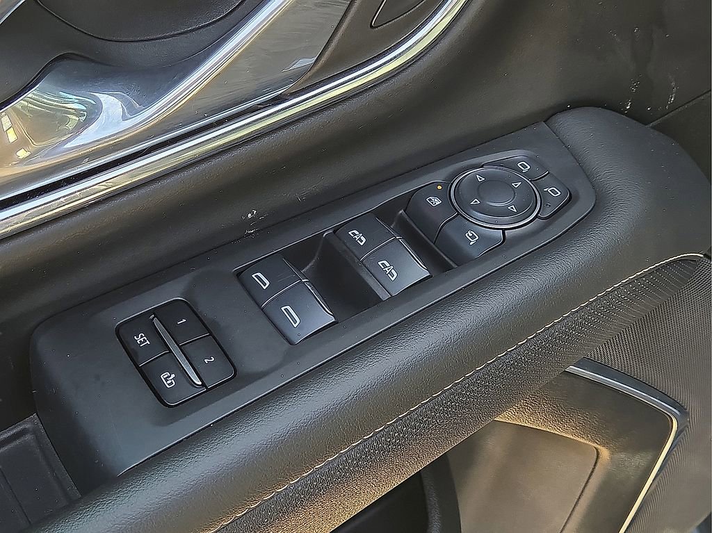 Used 2024 Chevrolet Suburban Premier image 23