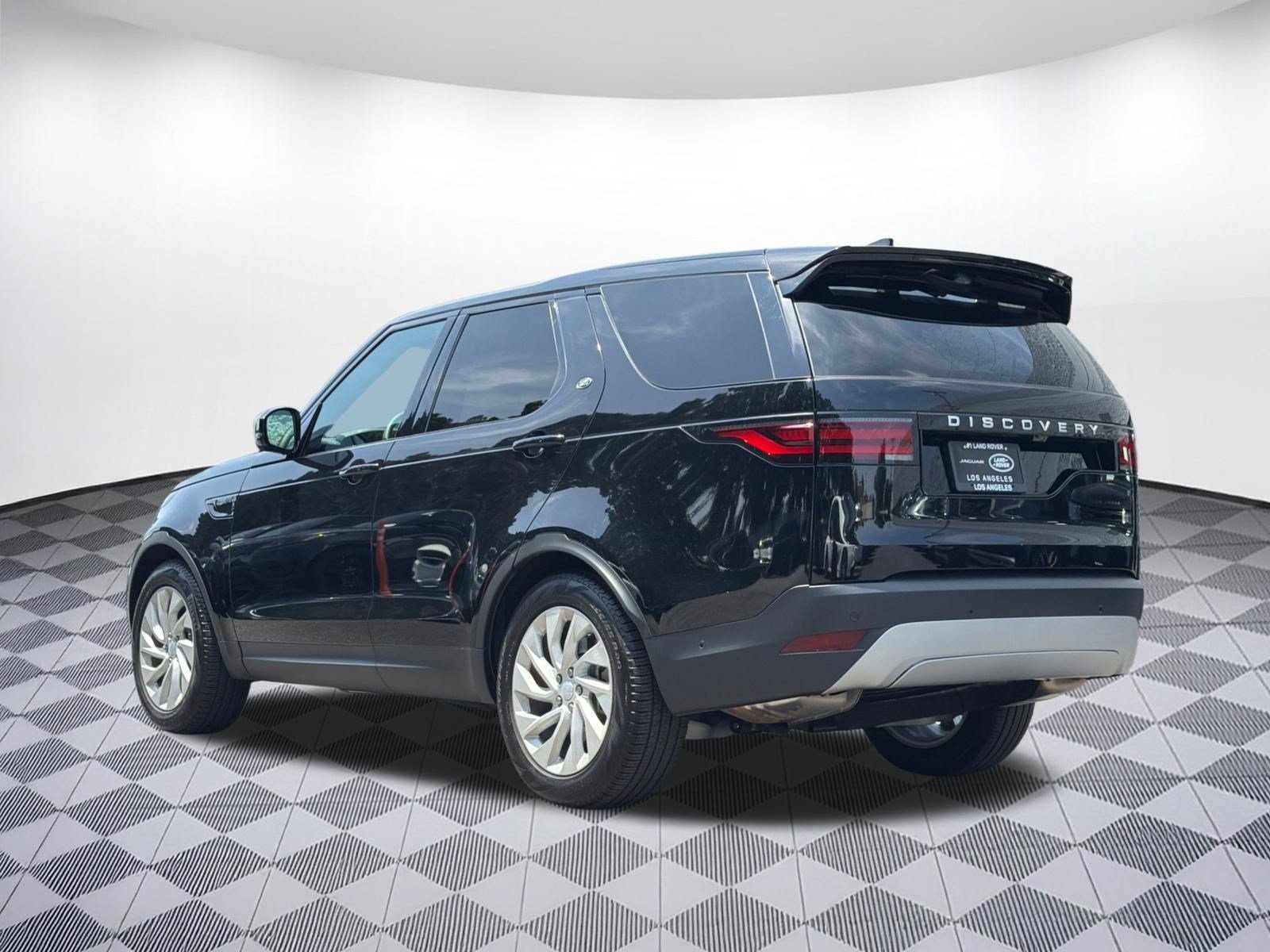 Certified 2025 Land Rover Discovery S AWD/4WD image 3