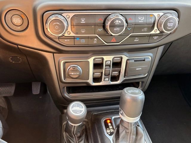 Used 2023 Jeep Wrangler Unlimited Sahara AWD/4WD image 18
