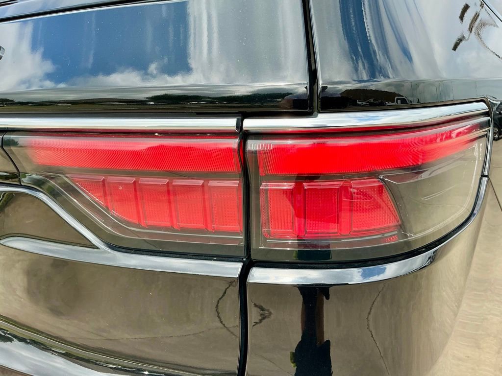 Used 2024 Jeep Wagoneer Series III AWD/4WD image 16