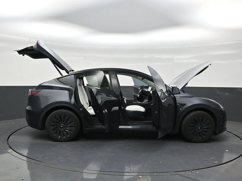 Used 2024 Tesla Model Y Long Range AWD/4WD image 28