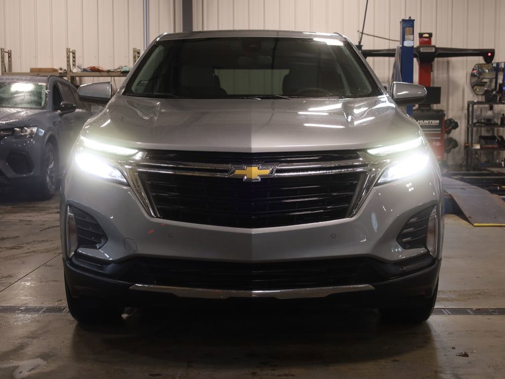 Used 2023 Chevrolet Equinox LT w/ Driver Convenience Package image 2