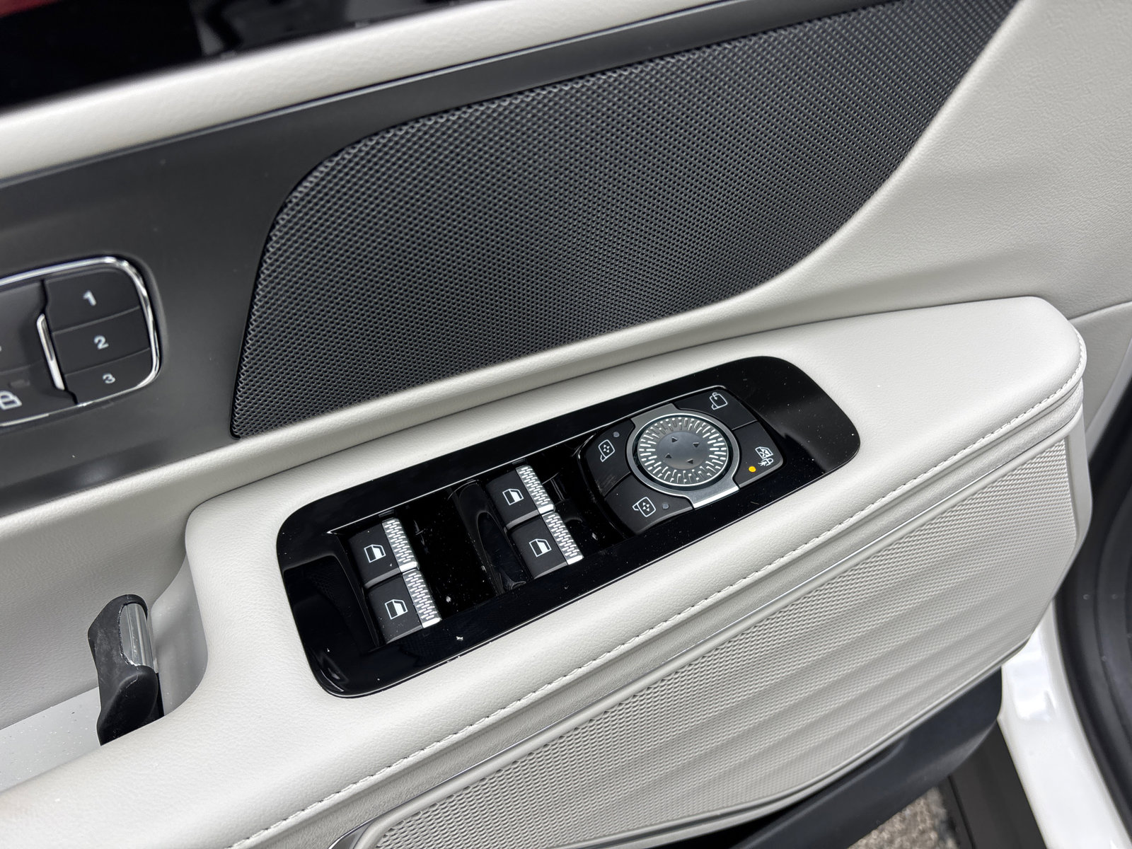 New 2026 Lincoln Nautilus Premier AWD/4WD image 13