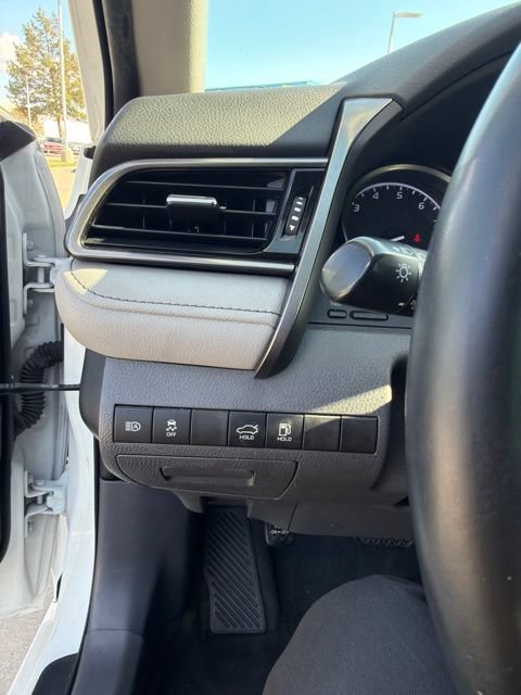 Used 2022 Toyota Camry SE FWD image 13