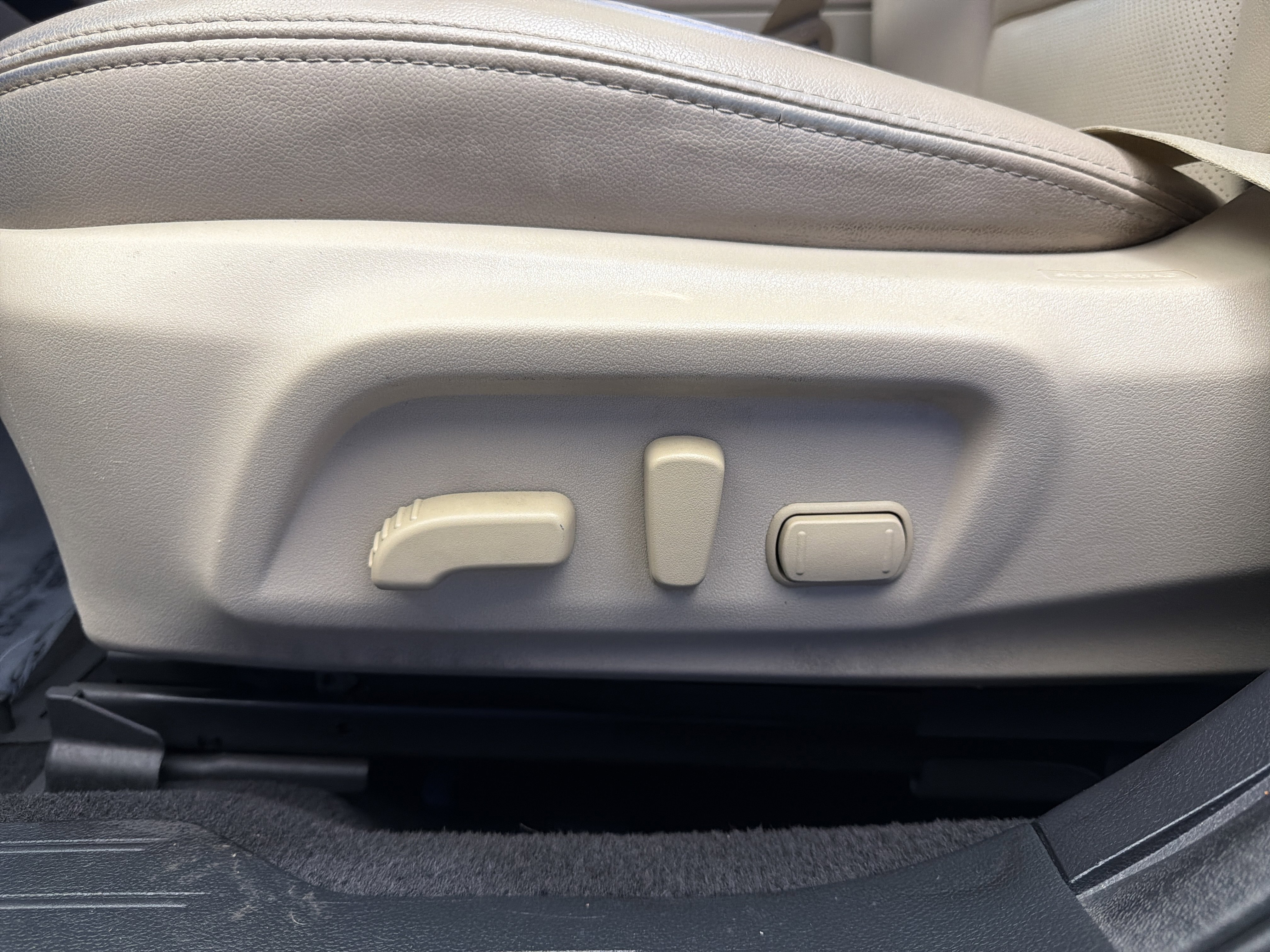 Used 2017 Subaru Outback 3.6R Limited image 12