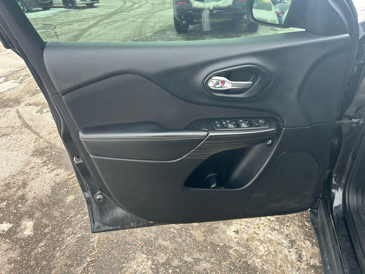 Used 2014 Jeep Cherokee Sport image 14